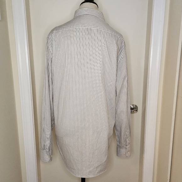 Perry Ellis Men's pinstripe dress shirt - Picture 4 of 10